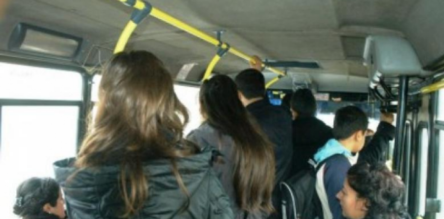 Dolmuşta İnecek Var Diyemeyen İnsan
